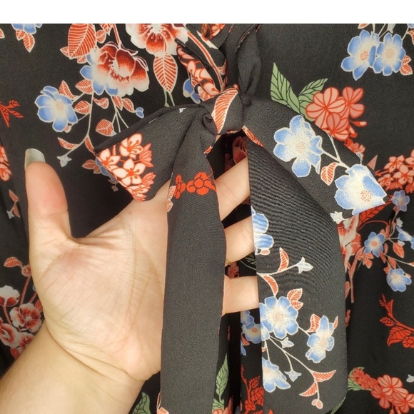 Lane Bryant Floral Tie Neck Blouse Sz 18/20 - Picture 3 of 6